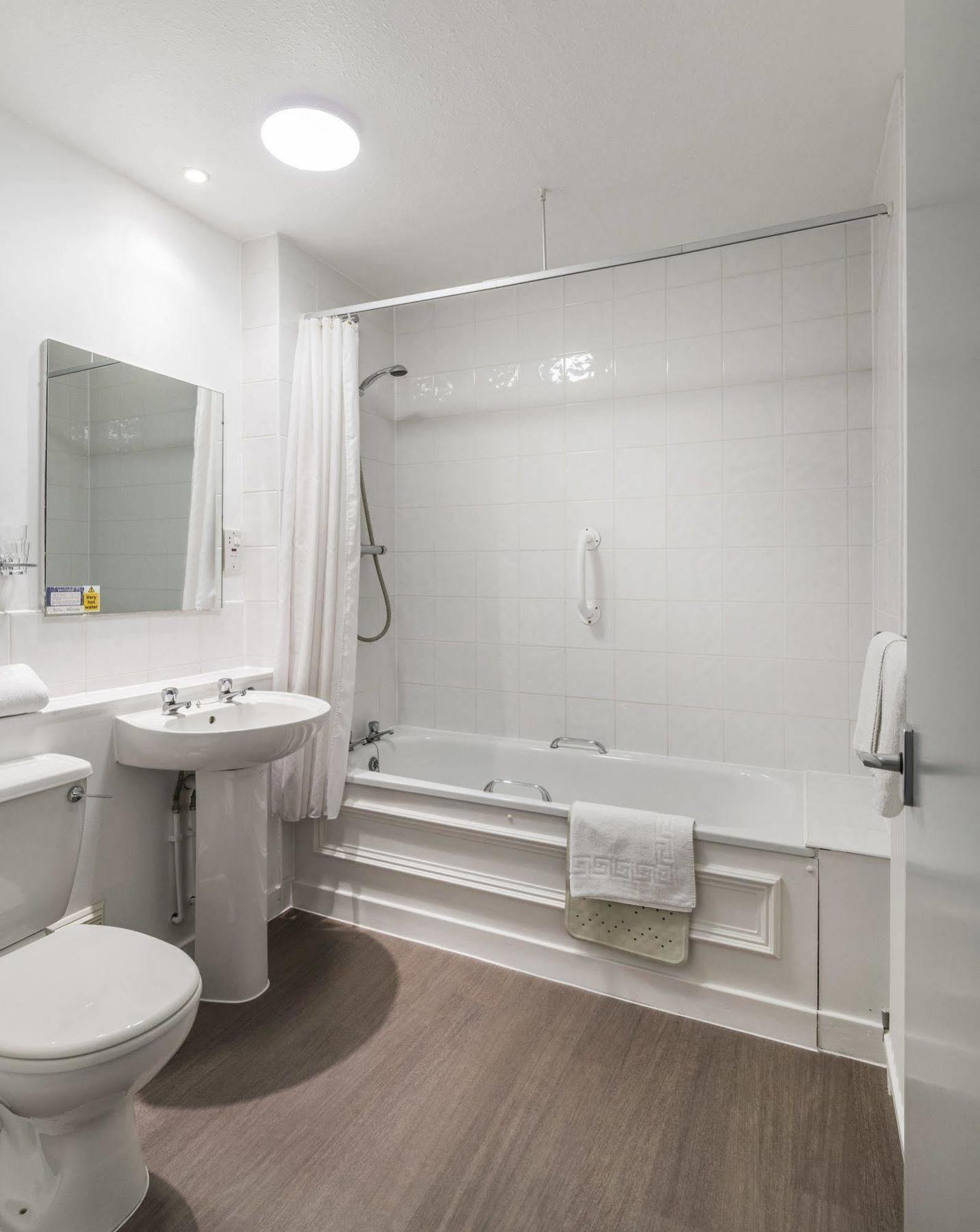 The Highland Hotel By Compass Hospitality Стратпефър Екстериор снимка